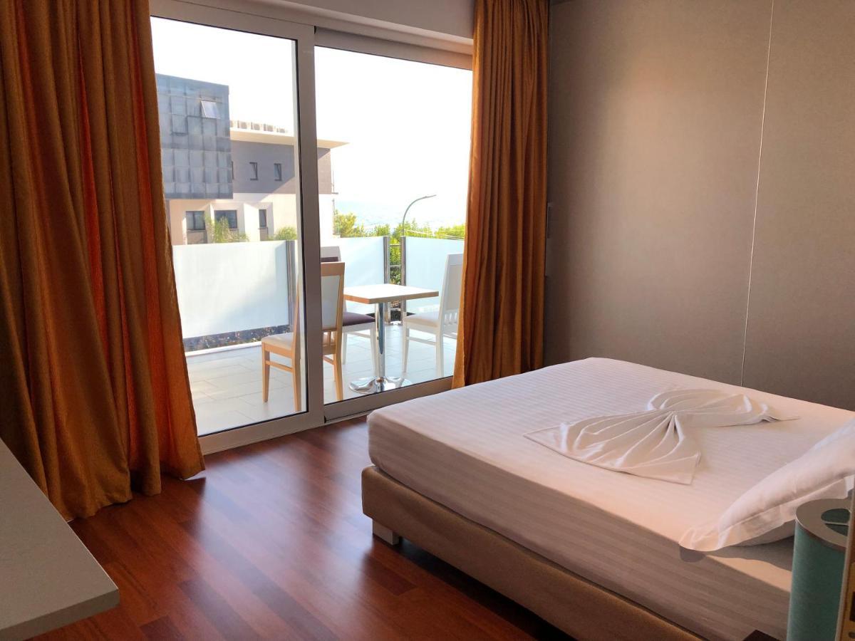 Nemesis Hotel Sarandë Exterior foto